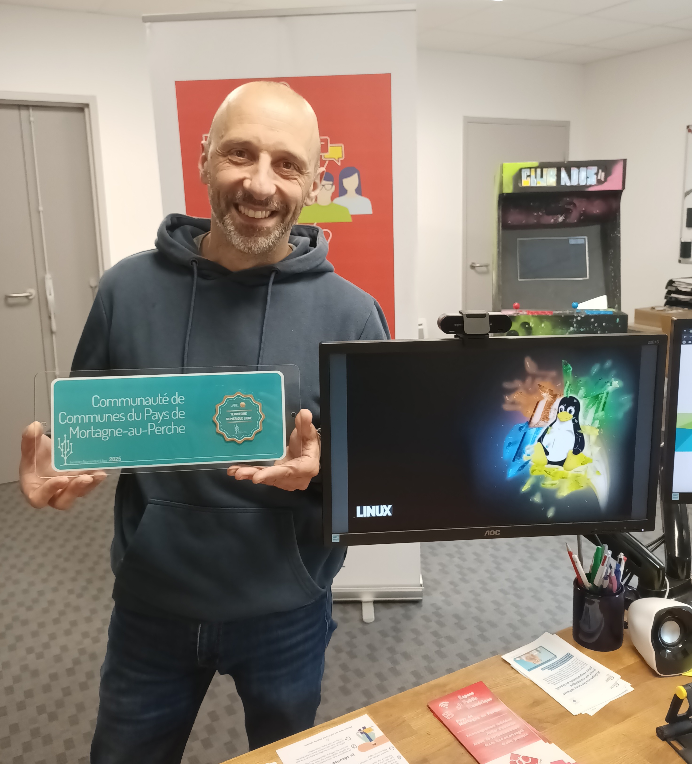 Mickaël, très fièr d'avoir obtenu le label TNL niveau Bronze